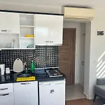 Sunny Terrace Retreat Near Taksim Square