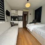 Sunny Terrace Retreat Near Taksim Square