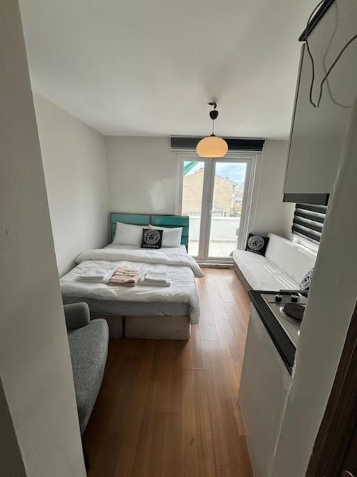 Sunny Terrace Retreat Near Taksim Square * İstanbul