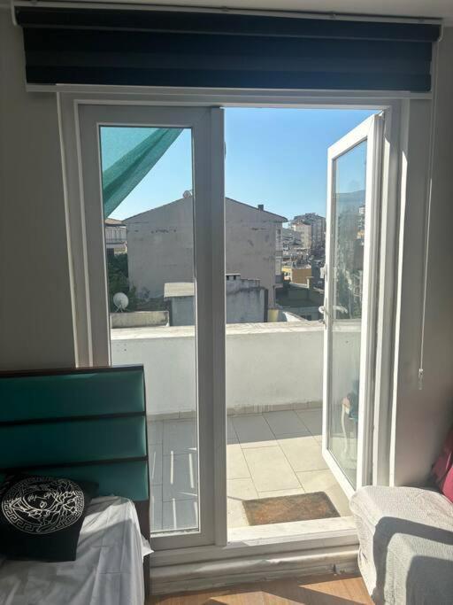 Daire Sunny Terrace Retreat Near Taksim Square