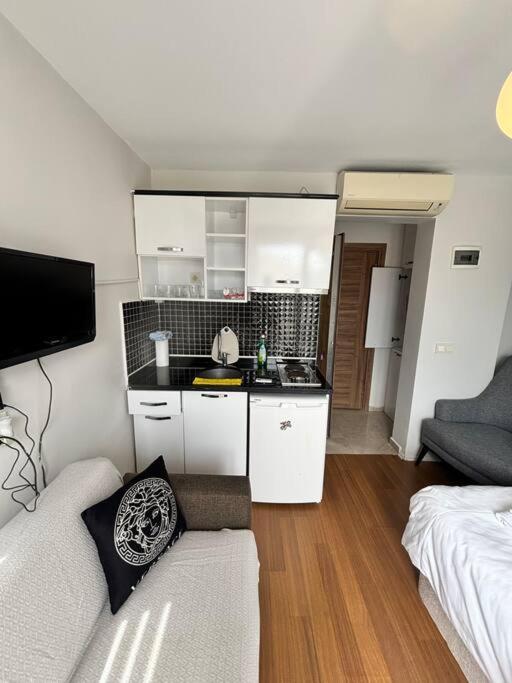 Sunny Terrace Retreat Near Taksim Square Daire *