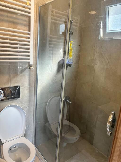 Daire Sunny Terrace Retreat Near Taksim Square *