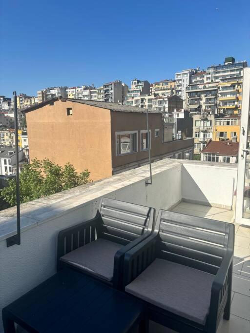 Daire Sunny Terrace Retreat Near Taksim Square *