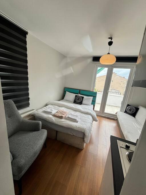 Sunny Terrace Retreat Near Taksim Square * İstanbul