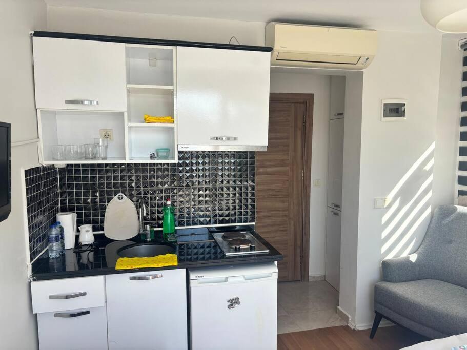 Sunny Terrace Retreat Near Taksim Square Daire *