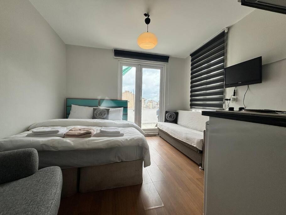 Daire Sunny Terrace Retreat Near Taksim Square *